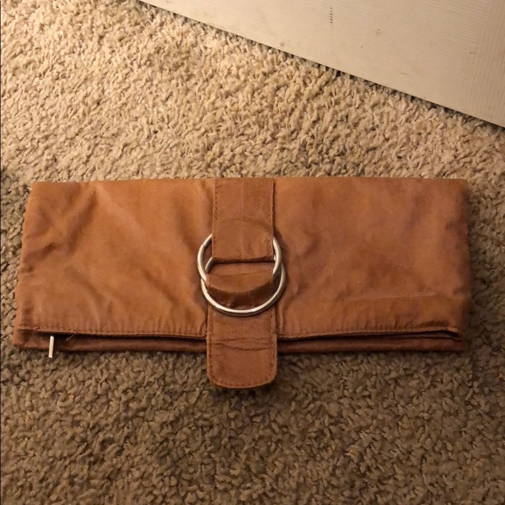 Tan clutch